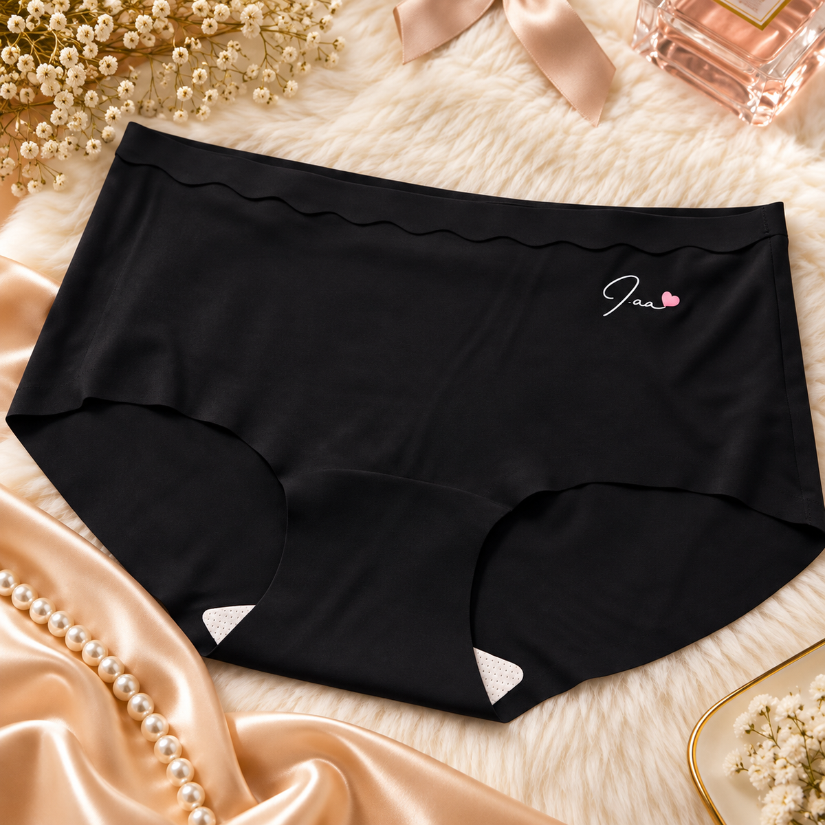 Black seamless panties with heart accent