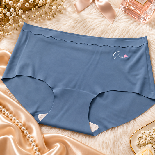 Assorted solid-colour ladies’ seamless panties with wave-edge waistband detail